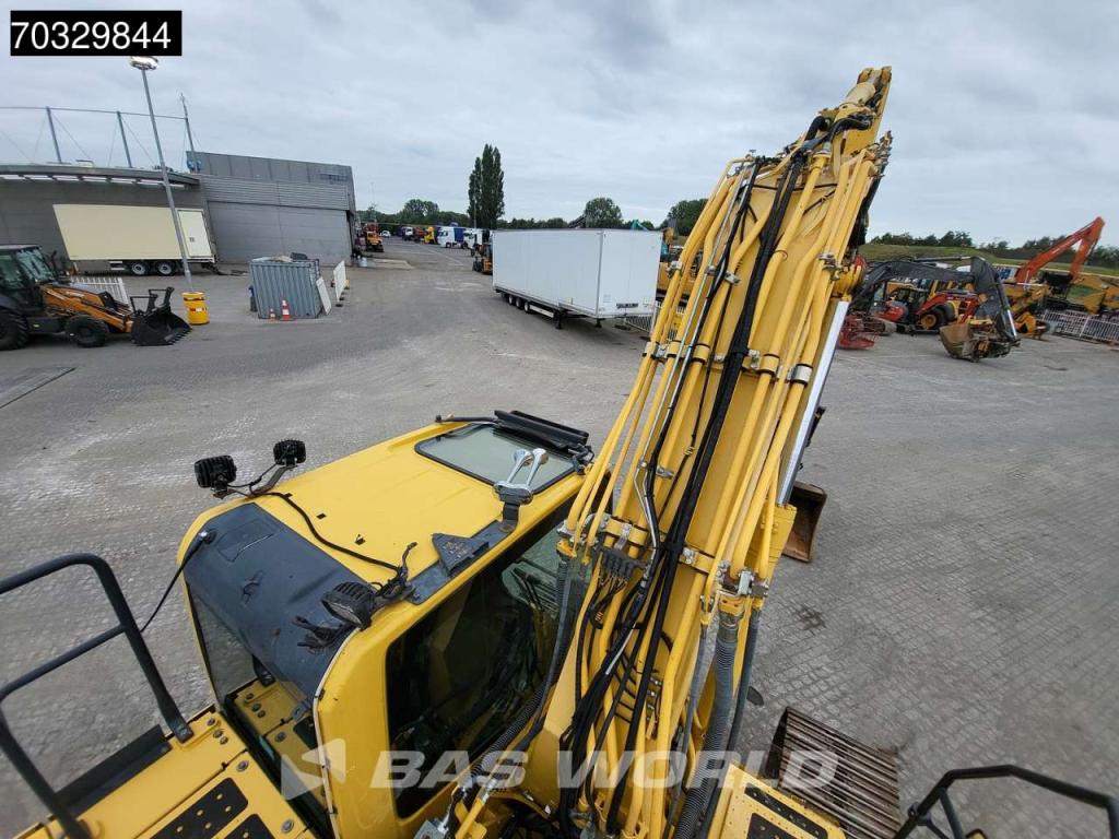 Komatsu HB215 LC -2 Photo 11