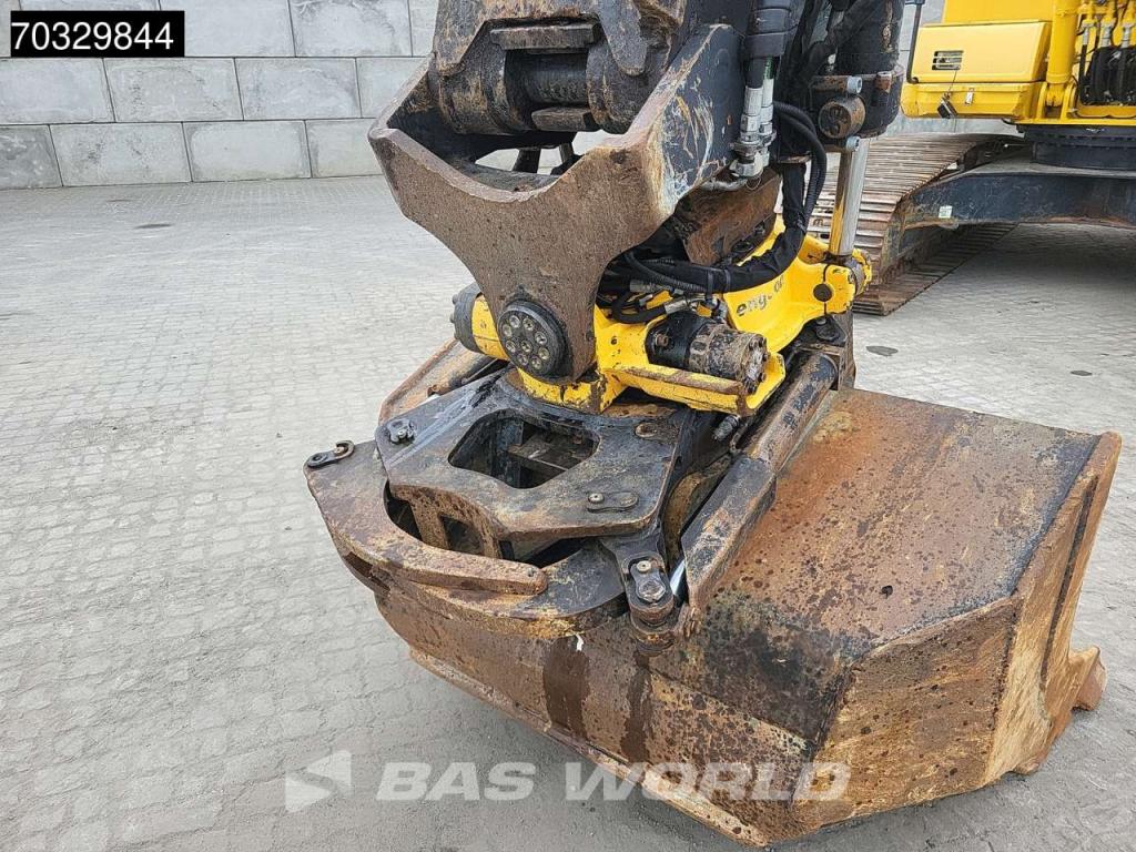 Komatsu HB215 LC -2 Photo 16