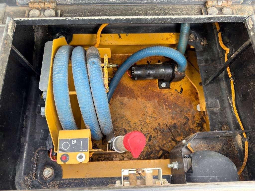 Caterpillar 320E L Photo 18