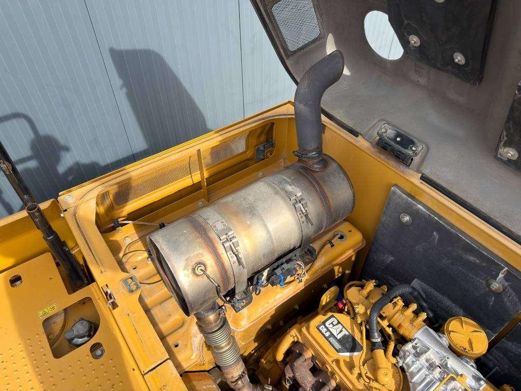 Caterpillar 320E L Photo 24