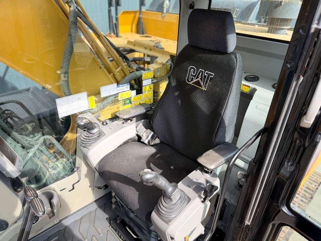 Caterpillar 320E L Photo 30