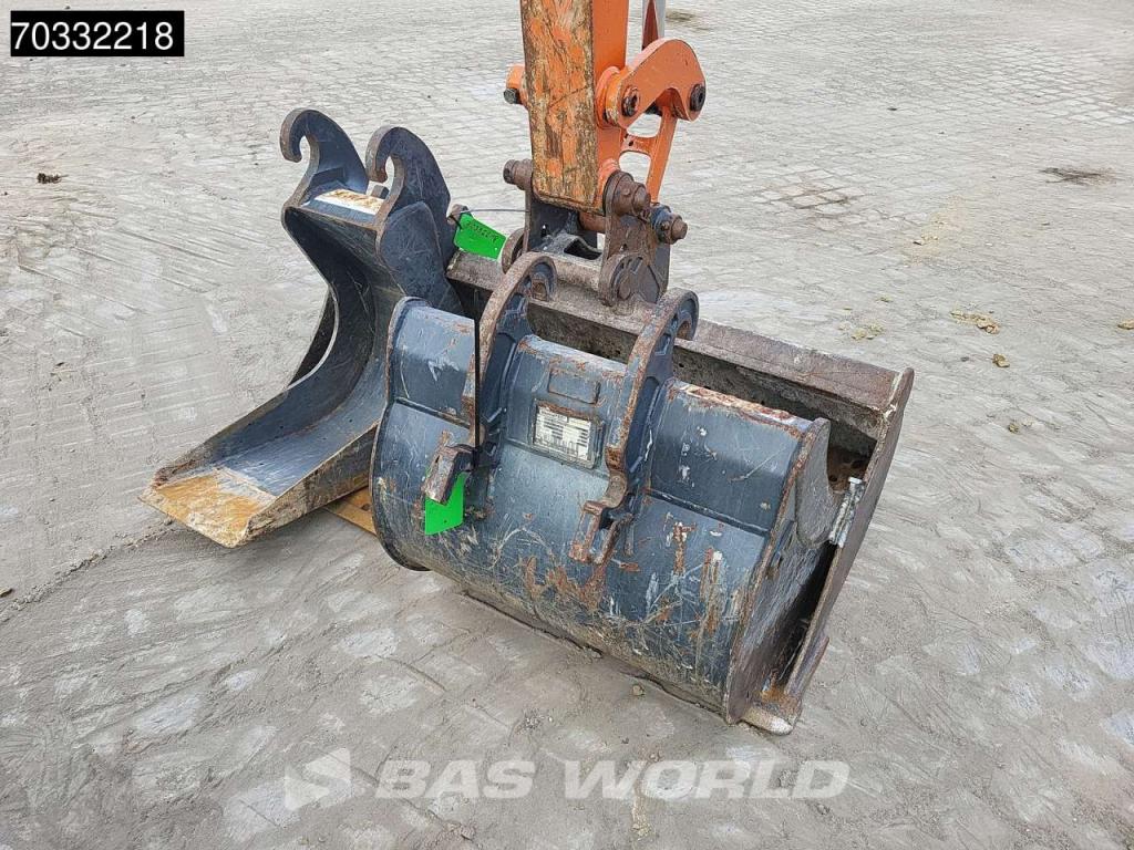 Hitachi ZX33 U-6 CLR A/C - 3 Buckets Photo 15
