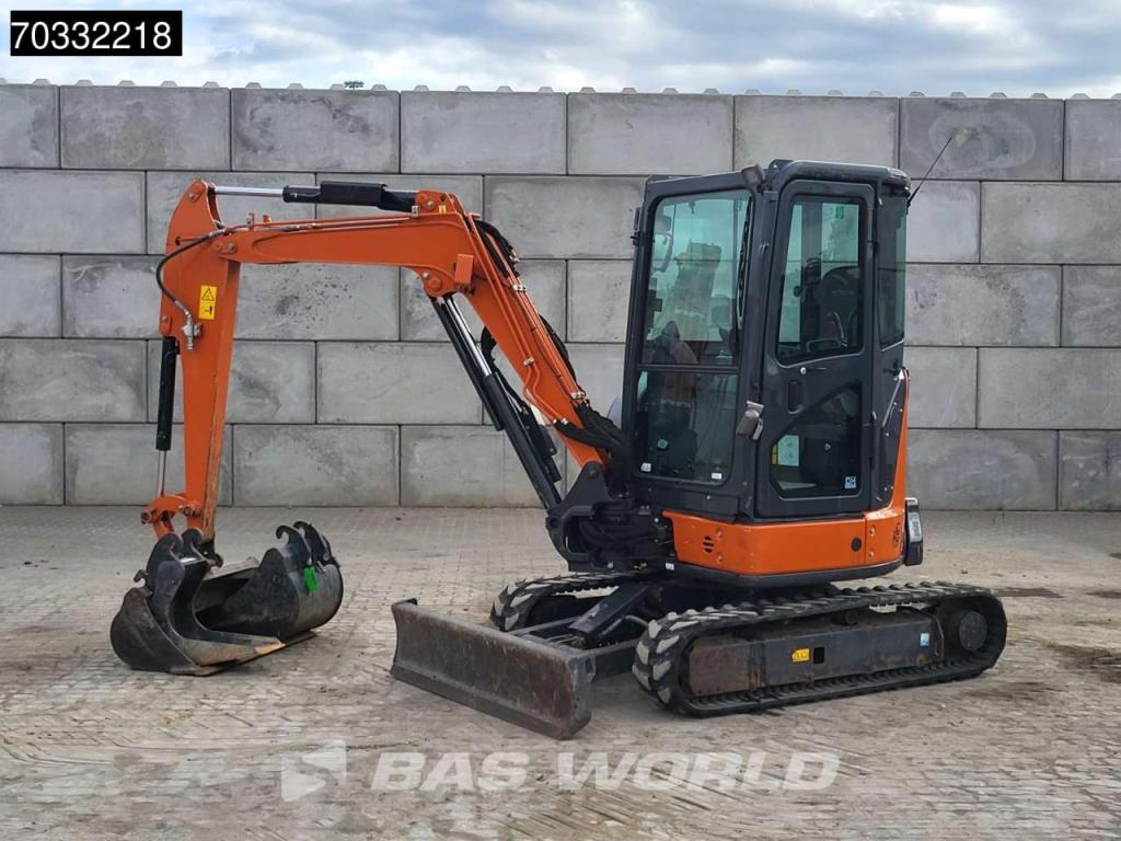 Hitachi ZX33 U-6 CLR A/C - 3 Buckets Photo 2