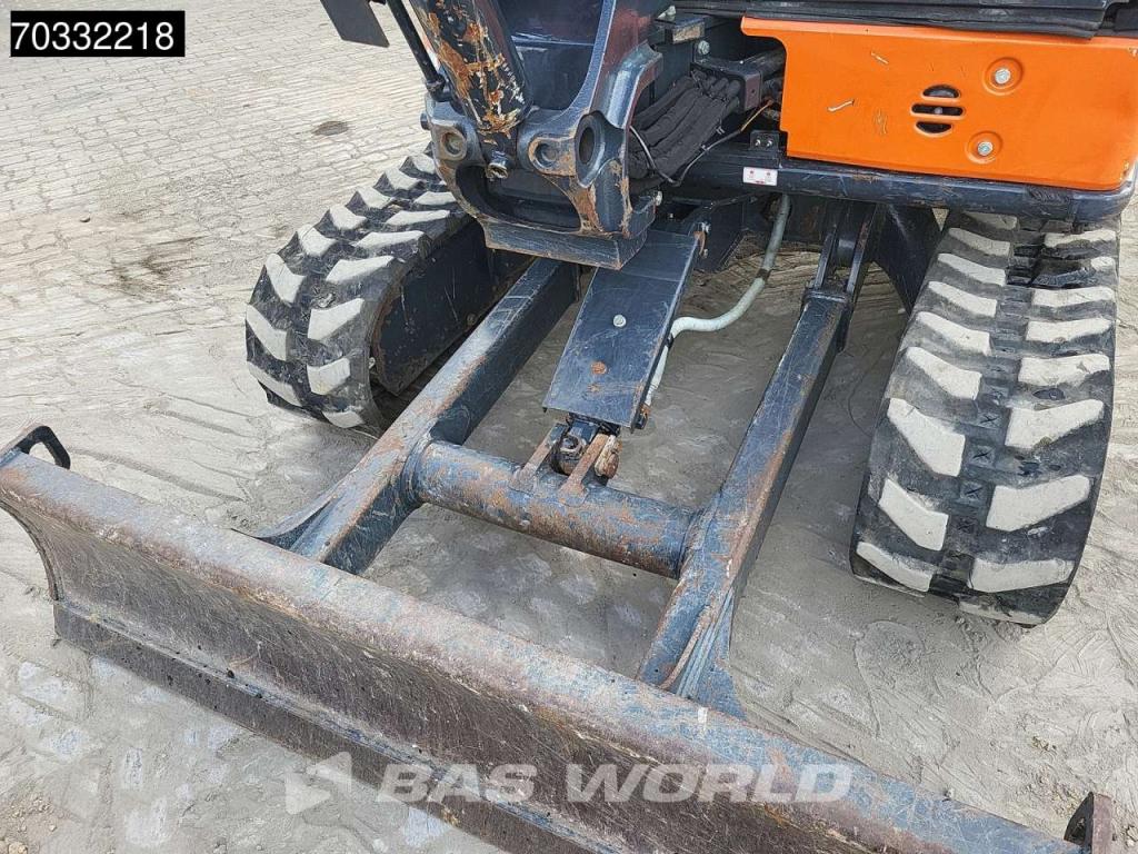 Hitachi ZX33 U-6 CLR A/C - 3 Buckets Photo 29
