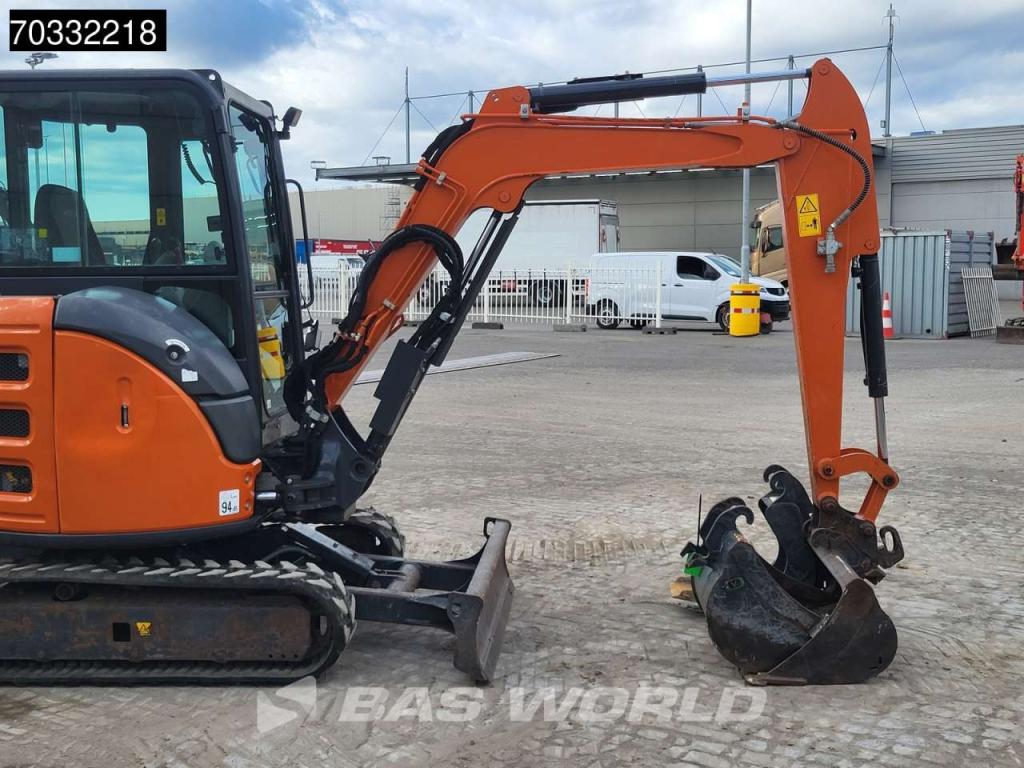 Hitachi ZX33 U-6 CLR A/C - 3 Buckets Photo 9