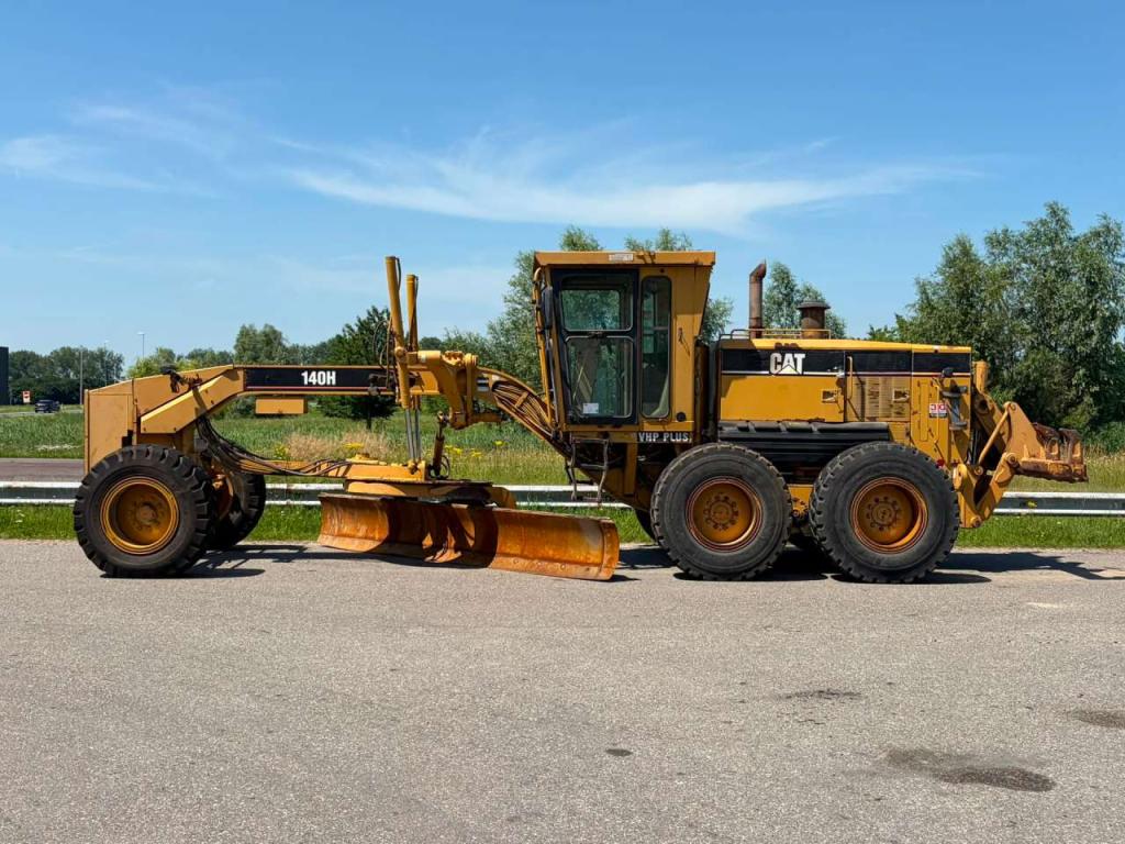 Caterpillar 140H Photo 1