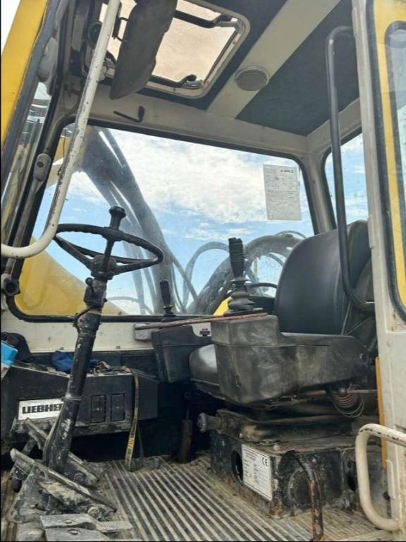 Liebherr A 900 C Photo 7