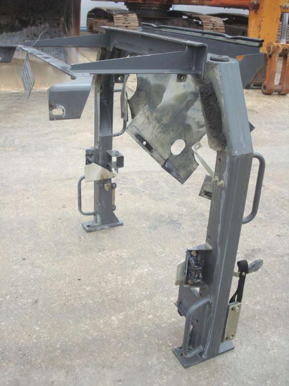 Radiator support for Hitachi ZW310 Photo 1