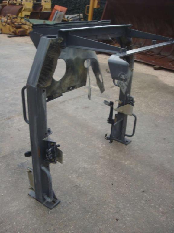 Radiator support for Hitachi ZW310 Photo 2