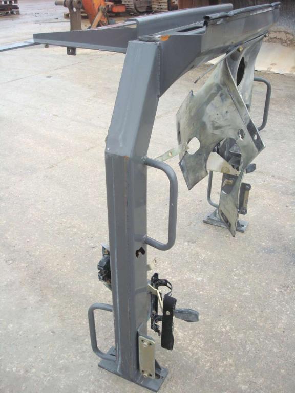 Radiator support for Hitachi ZW310 Photo 4