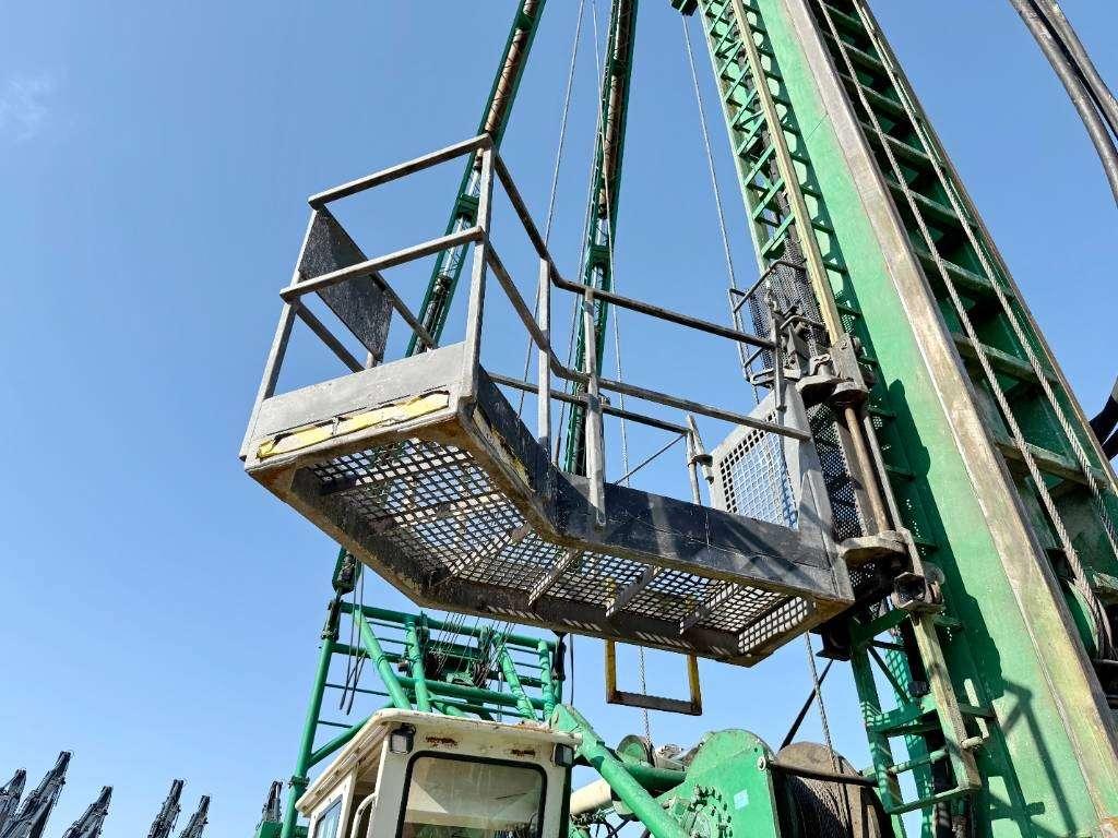 Hitachi KH150GLS-2 - 30.3m Drill / Powerpack / Hydr Tracks Photo 15