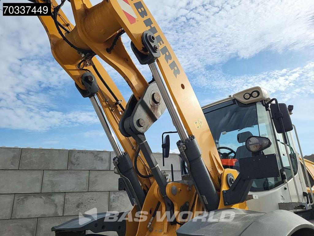 Liebherr L550 Photo 12