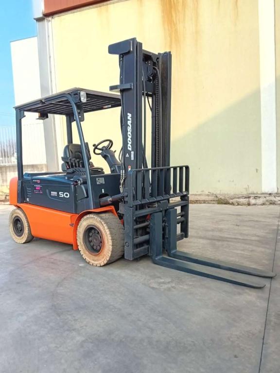 Doosan B50X-5 Photo 2