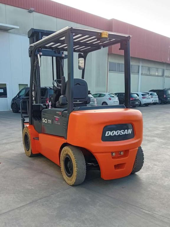 Doosan B50X-5 Photo 3