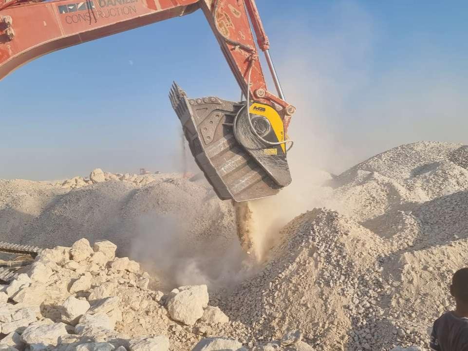 MB CRUSHER BF135.8 Photo 2