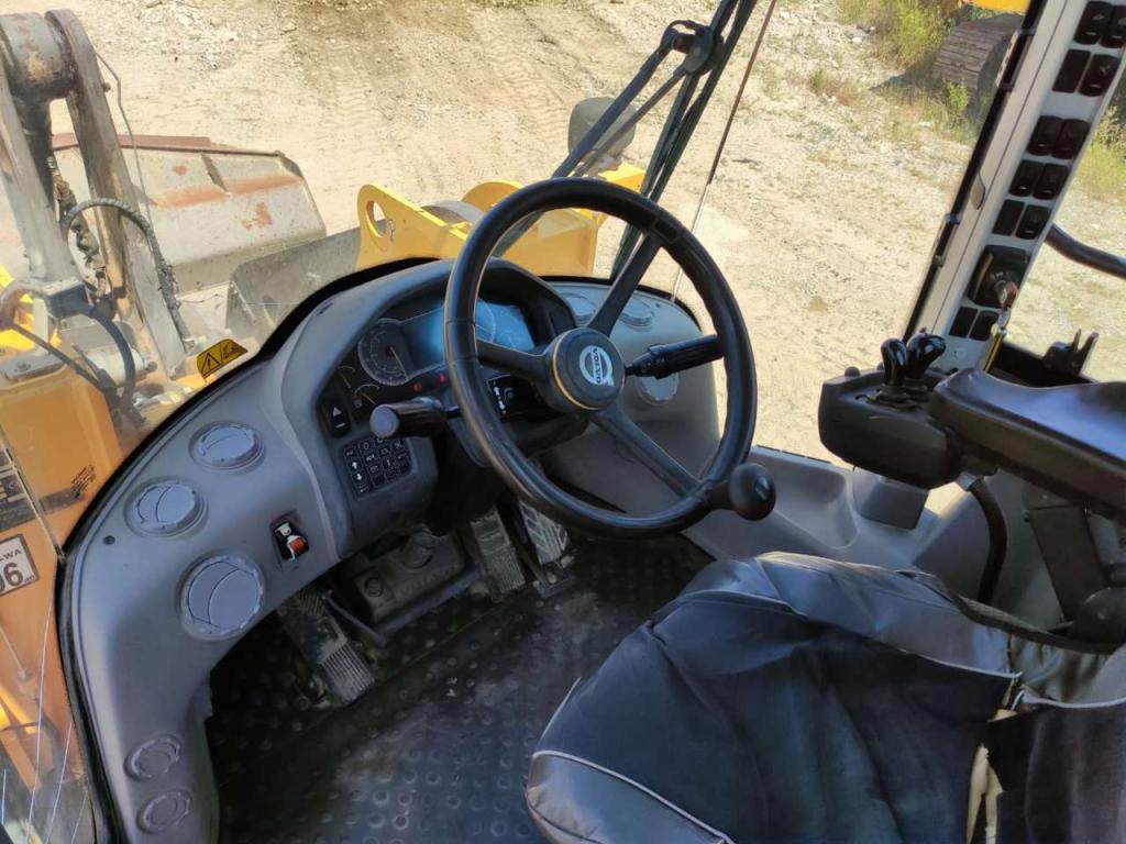 Volvo L120H Photo 5