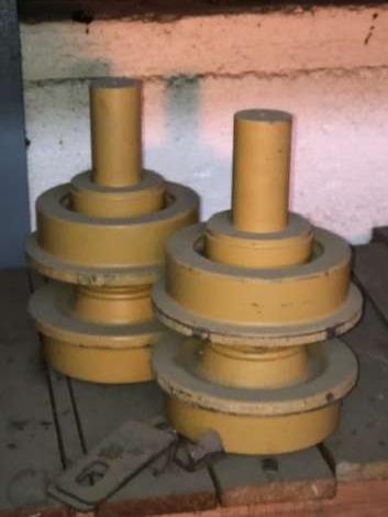 Carrier rollers for Caterpillar D6D Photo 1