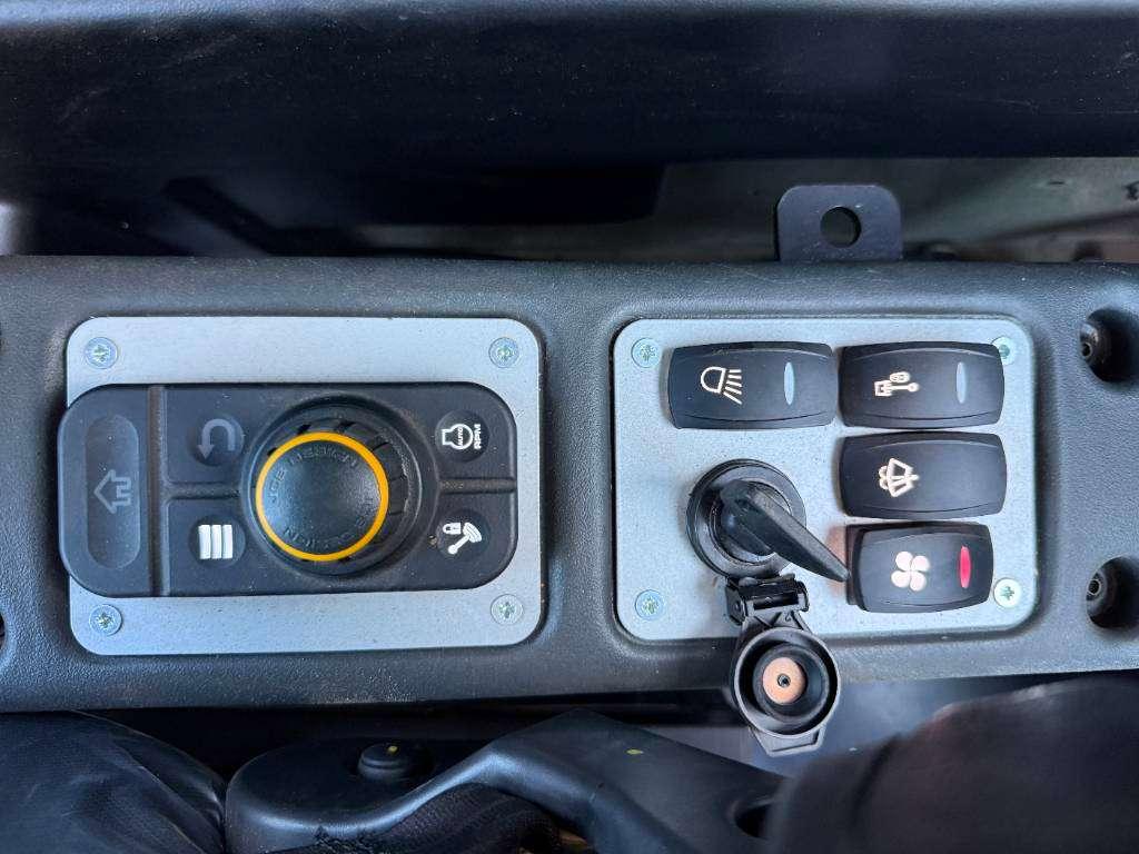 JCB 205 *2026 Model* - New / Unused / Hammer Lines Photo 10
