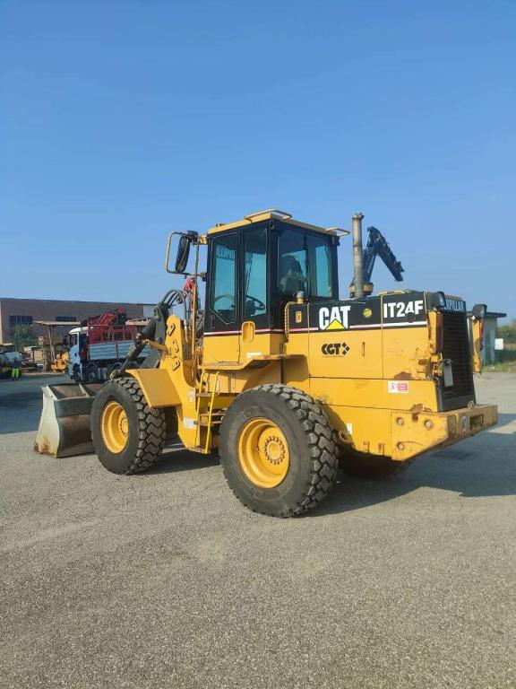 Caterpillar IT24F Photo 1