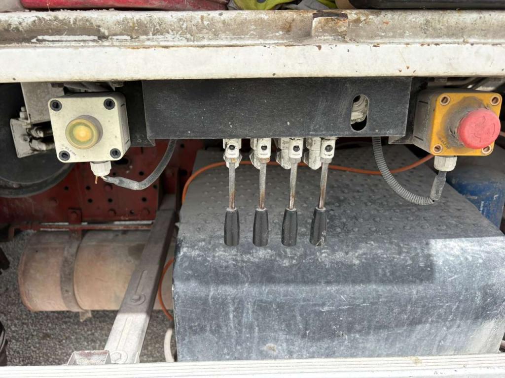 Iveco 330.30 POMPA CIFA 36 metri Photo 13
