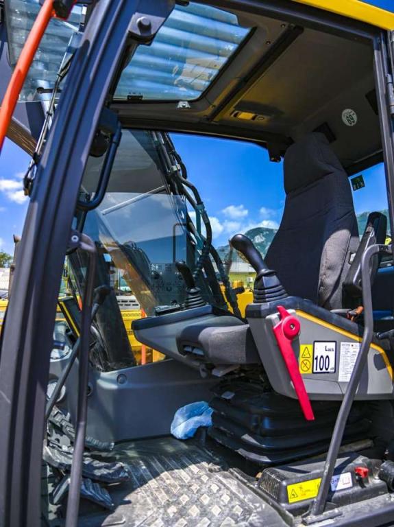 Volvo EC 140 EL Photo 11