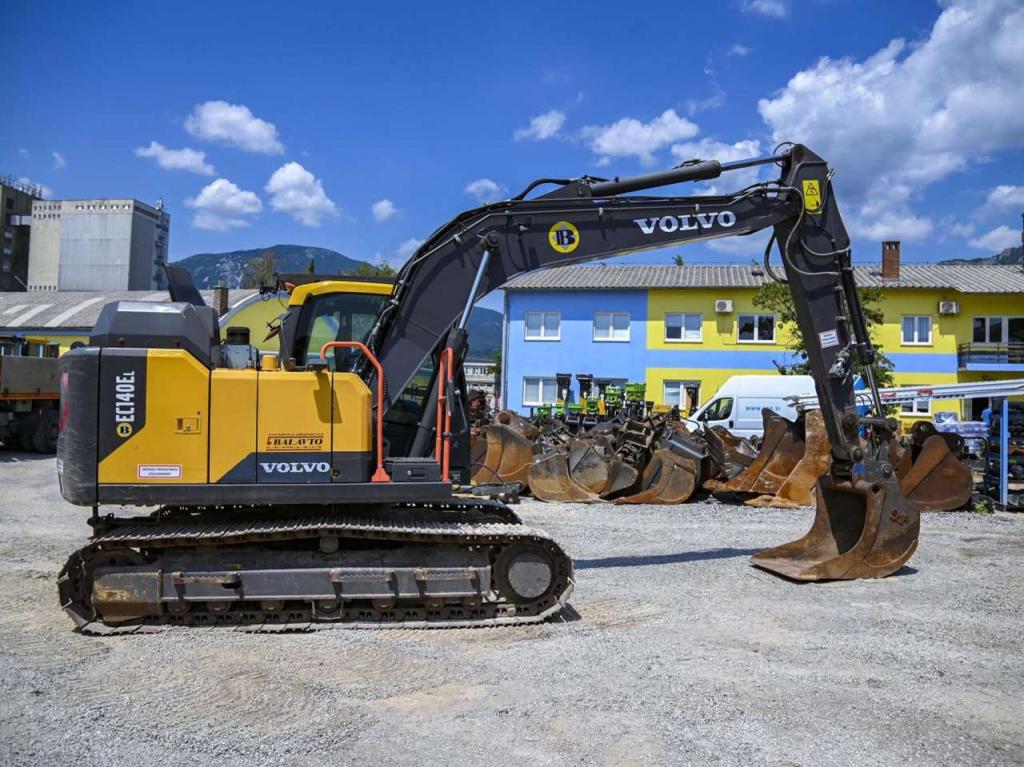 Volvo EC 140 EL Photo 2