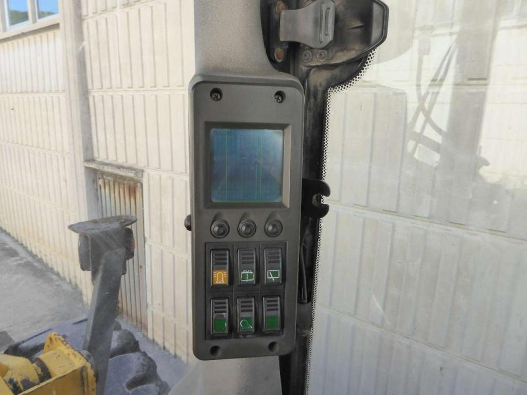New Holland W130 Photo 23