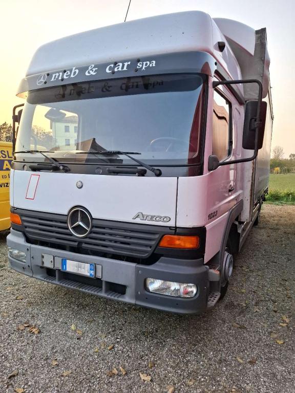 Mercedes-Benz 1023 Photo 1