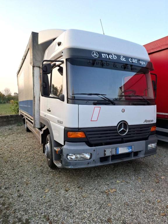 Mercedes-Benz 1023 Photo 2
