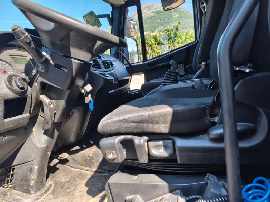 Iveco EUROCARGO CUBE 120-220 Photo 9