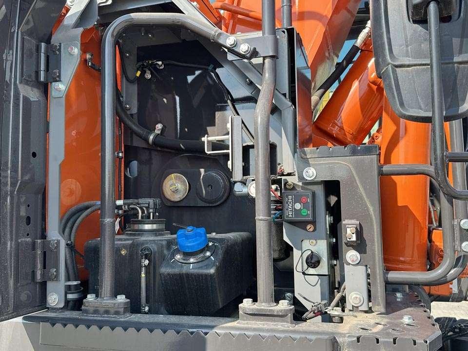 Hitachi ZX220W-7 Photo 14
