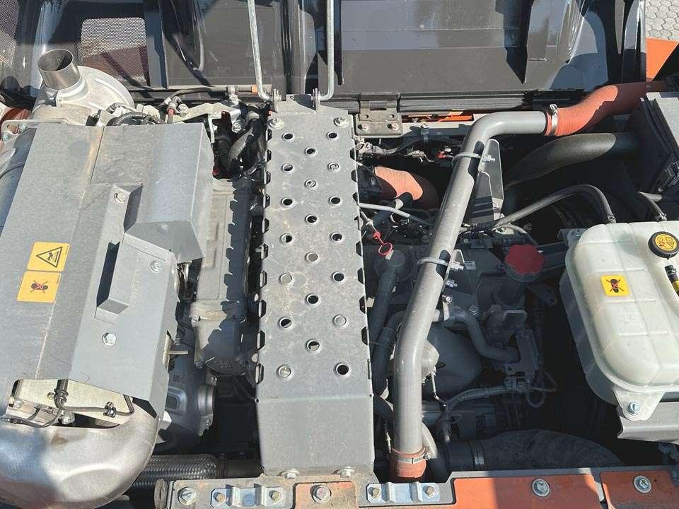 Hitachi ZX220W-7 Photo 15