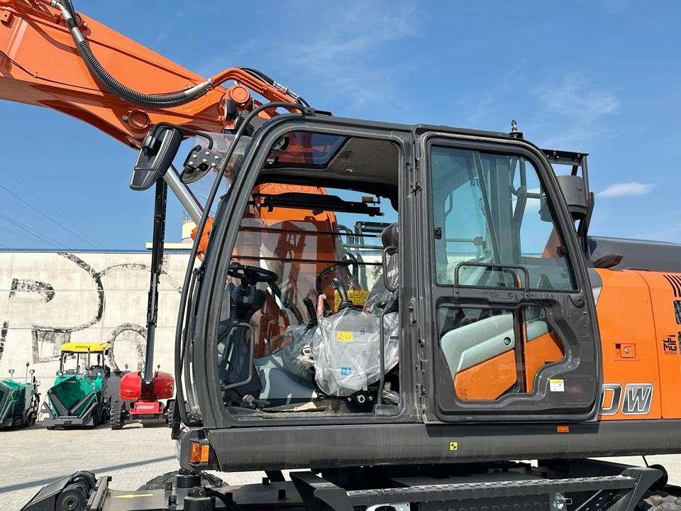 Hitachi ZX220W-7 Photo 18