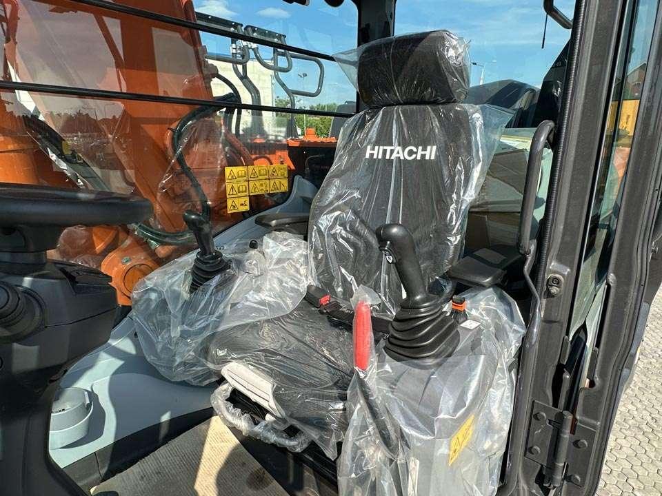 Hitachi ZX220W-7 Photo 20