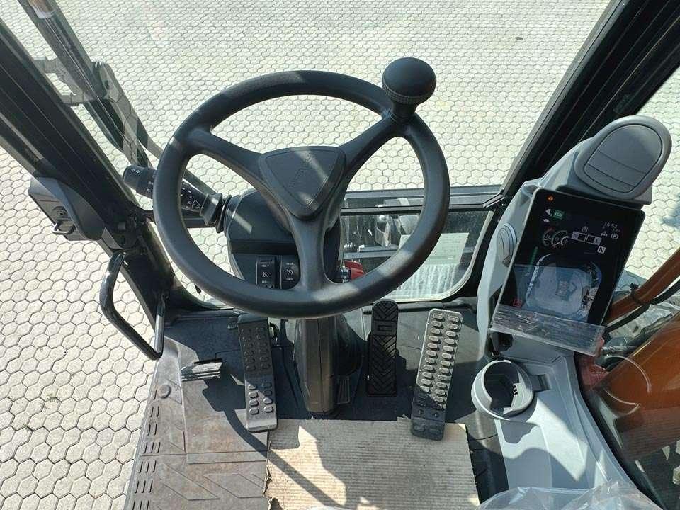 Hitachi ZX220W-7 Photo 22