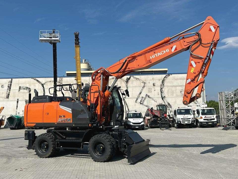 Hitachi ZX220W-7 Photo 23