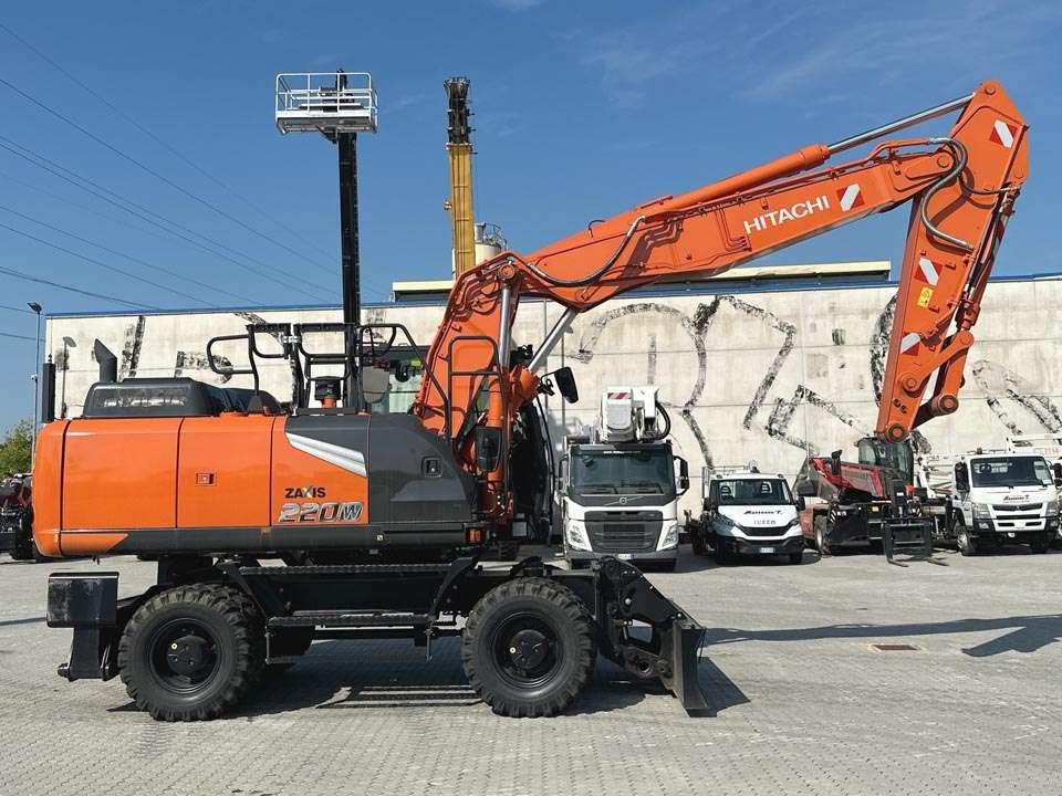 Hitachi ZX220W-7 Photo 25