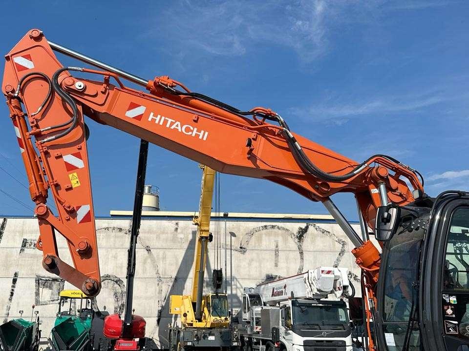 Hitachi ZX220W-7 Photo 9
