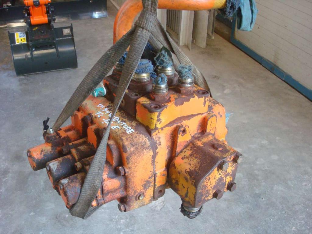 Hydraulic distributor for FL14E Photo 3