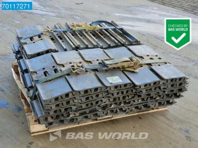 Doosan DX300 New unused tracks - triple grousers - DX300 sold by BAS World B.V.