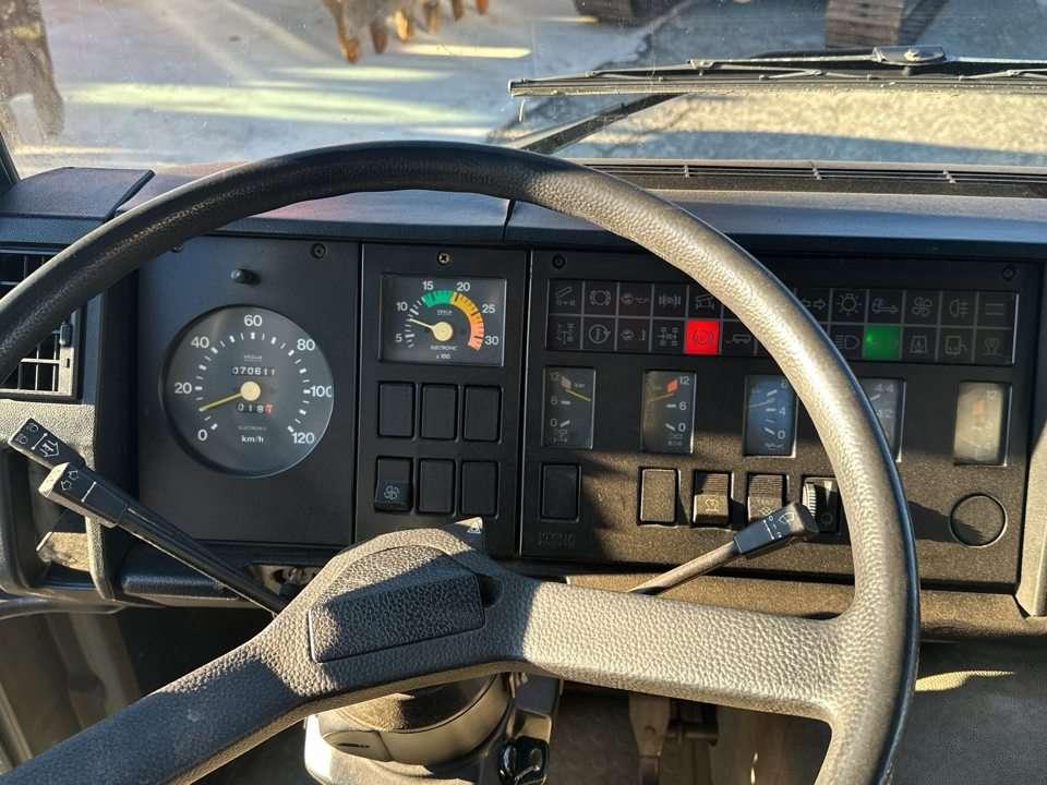 Iveco 260-35 6x4 Photo 16