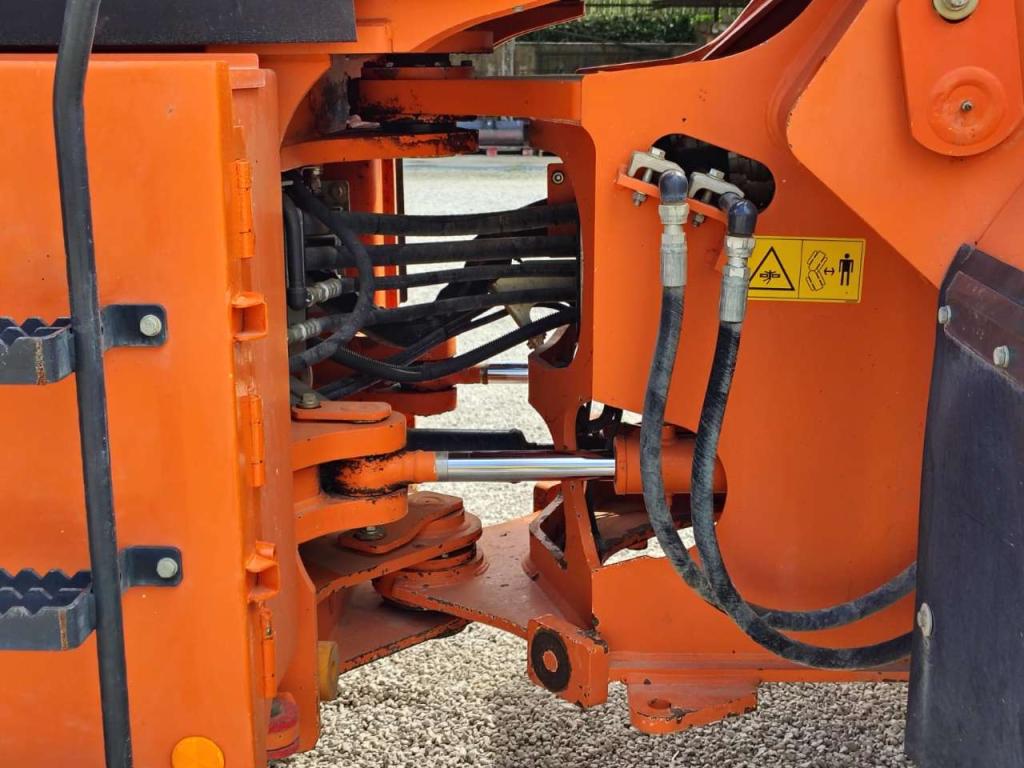 Hitachi ZW 180-6 Photo 11