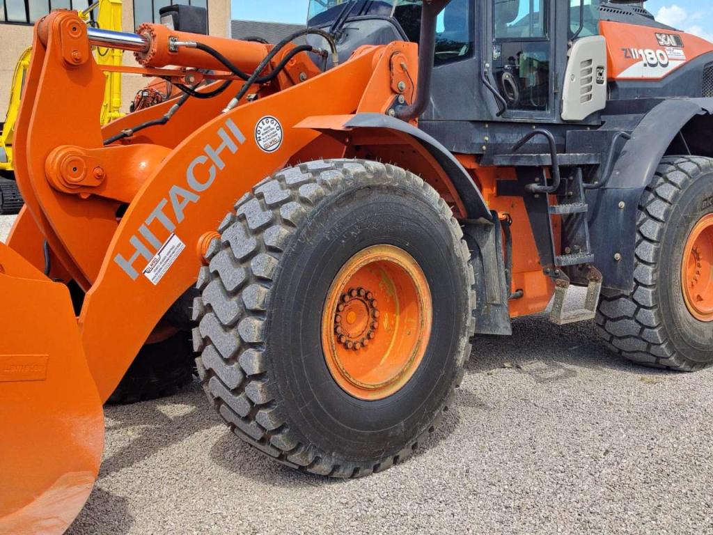 Hitachi ZW 180-6 Photo 16