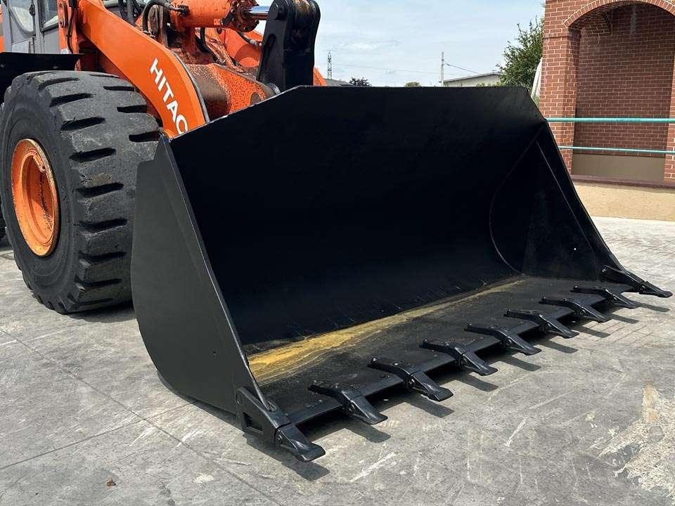 Hitachi LX210E Photo 10
