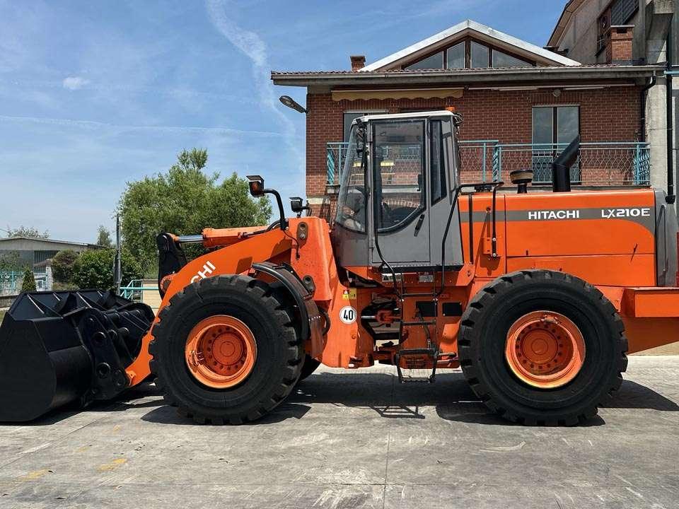 Hitachi LX210E Photo 2