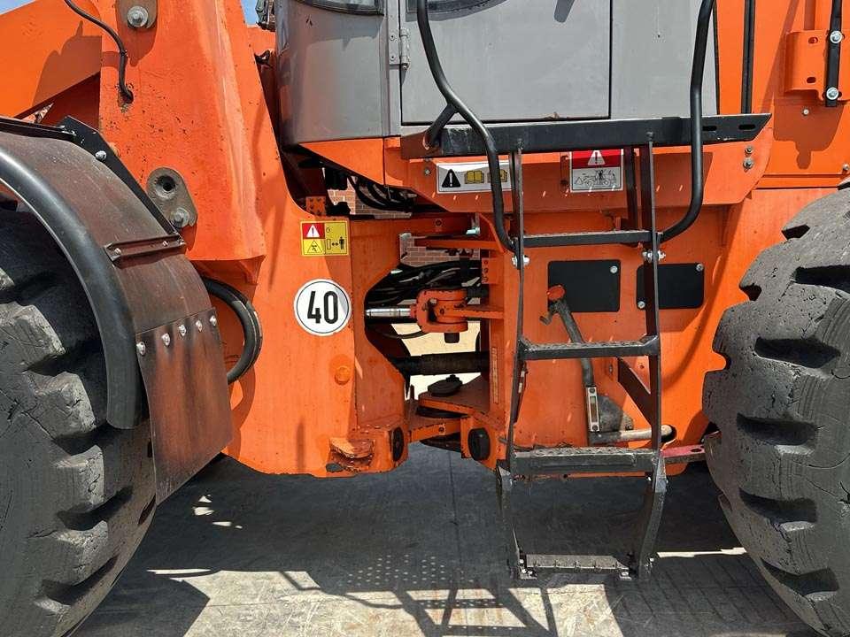 Hitachi LX210E Photo 6