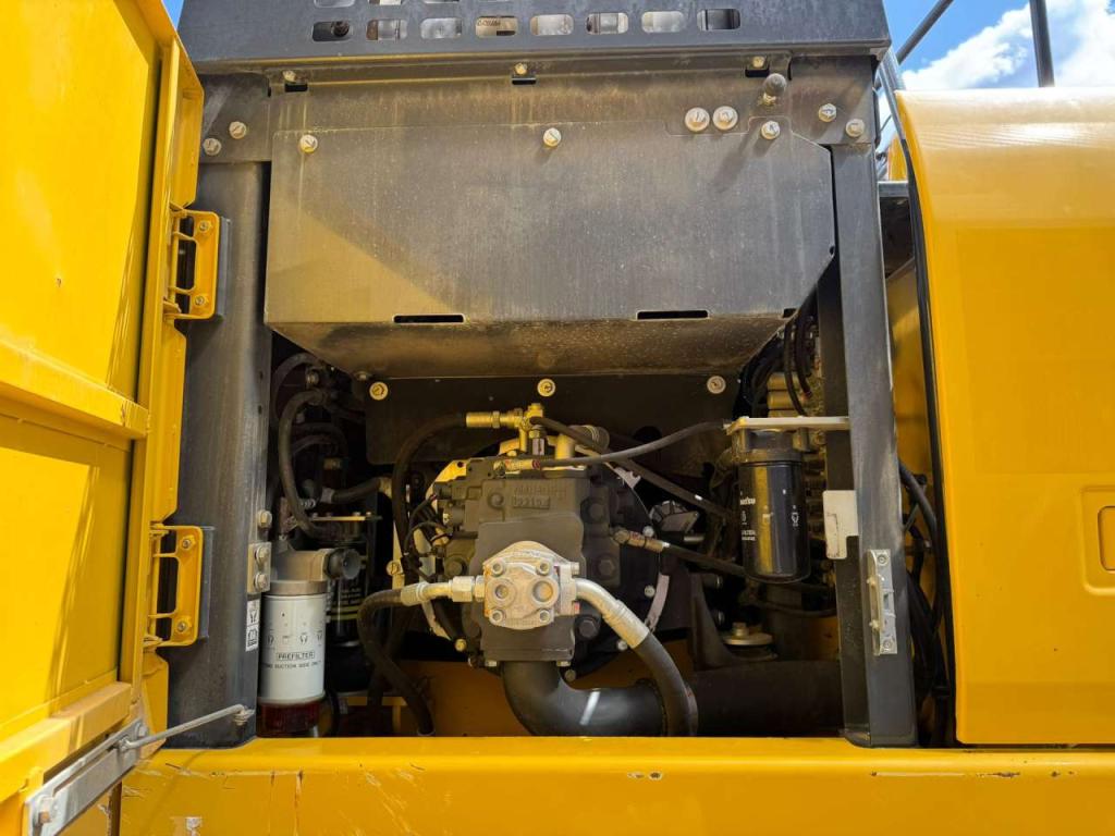 Komatsu PW180-11 Photo 19