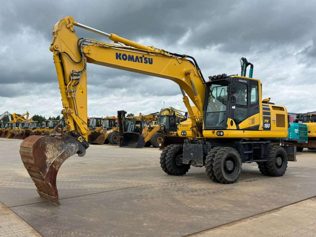 Komatsu PW180-11 Photo 2