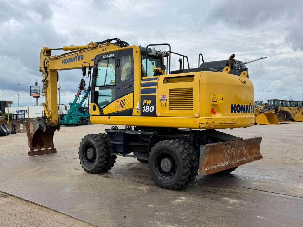 Komatsu PW180-11 Photo 3