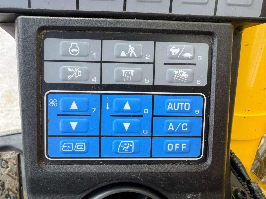 Komatsu PW180-11 Photo 30